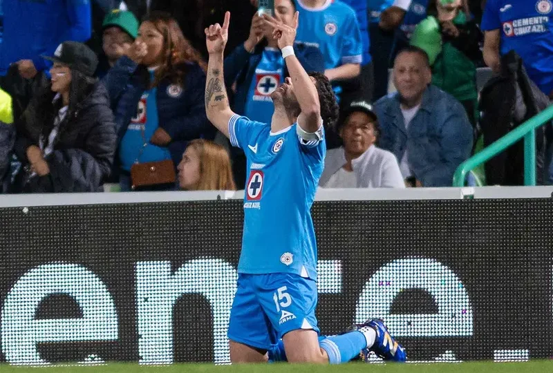 Cruz Azul vuelve a la senda del triunfo y hunde a Santos