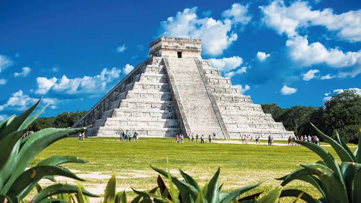 Equinoccio de primavera o la serpiente que desciende de la pirámide de Chichén Itzá