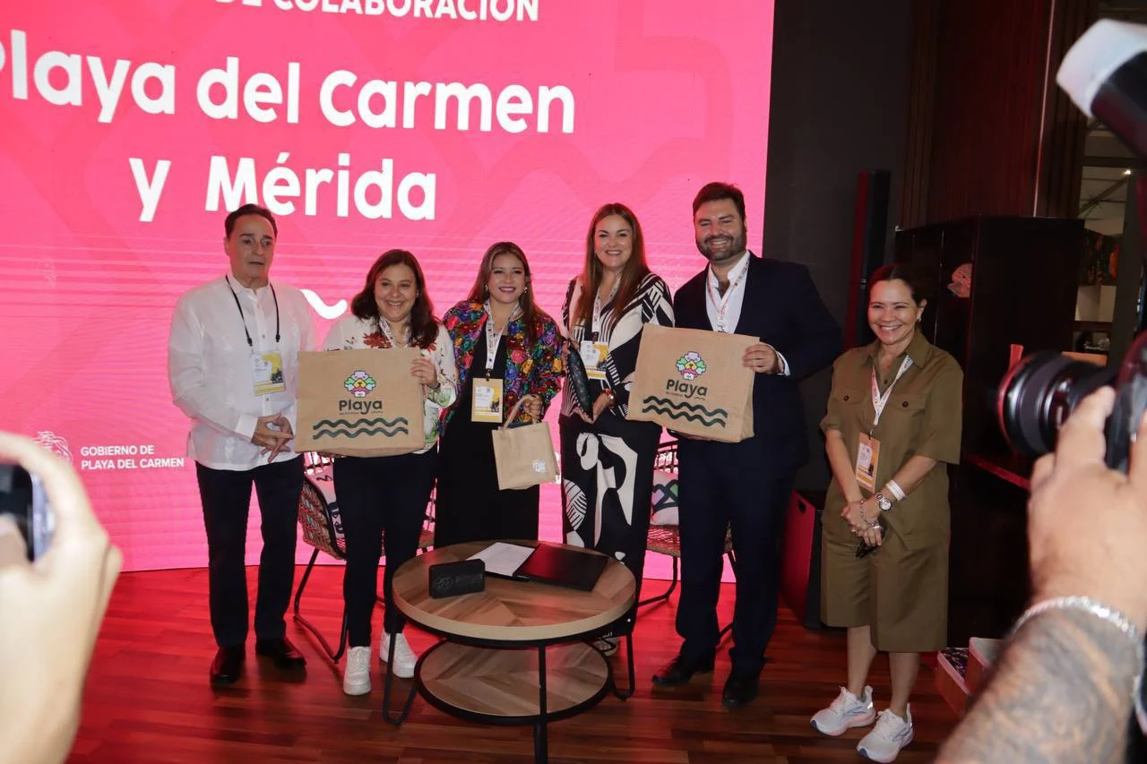 Ayuntamiento de Mérida firma acuerdos con Playa del Carmen y la aerolínea Viva Aerobús