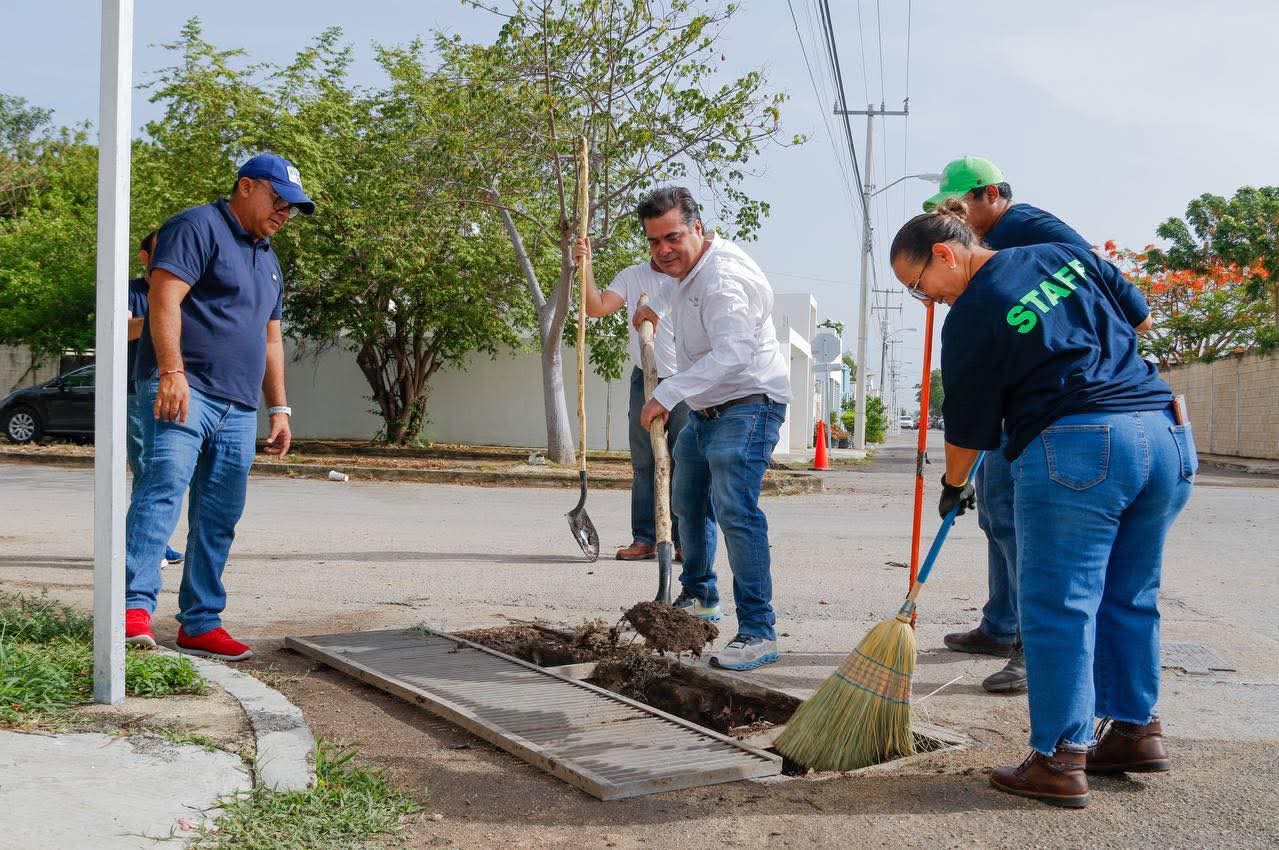 INTENSIFICAN TRABAJOS DE LIMPIEZA DE REJILLAS EN MÉRIDA