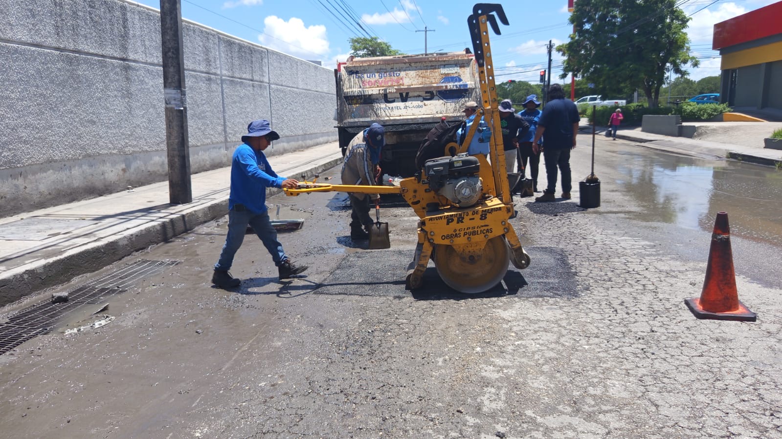 RÁPIDA INTERVENCIÓN DE BACHEO EN NUEVA SAMBULÁ