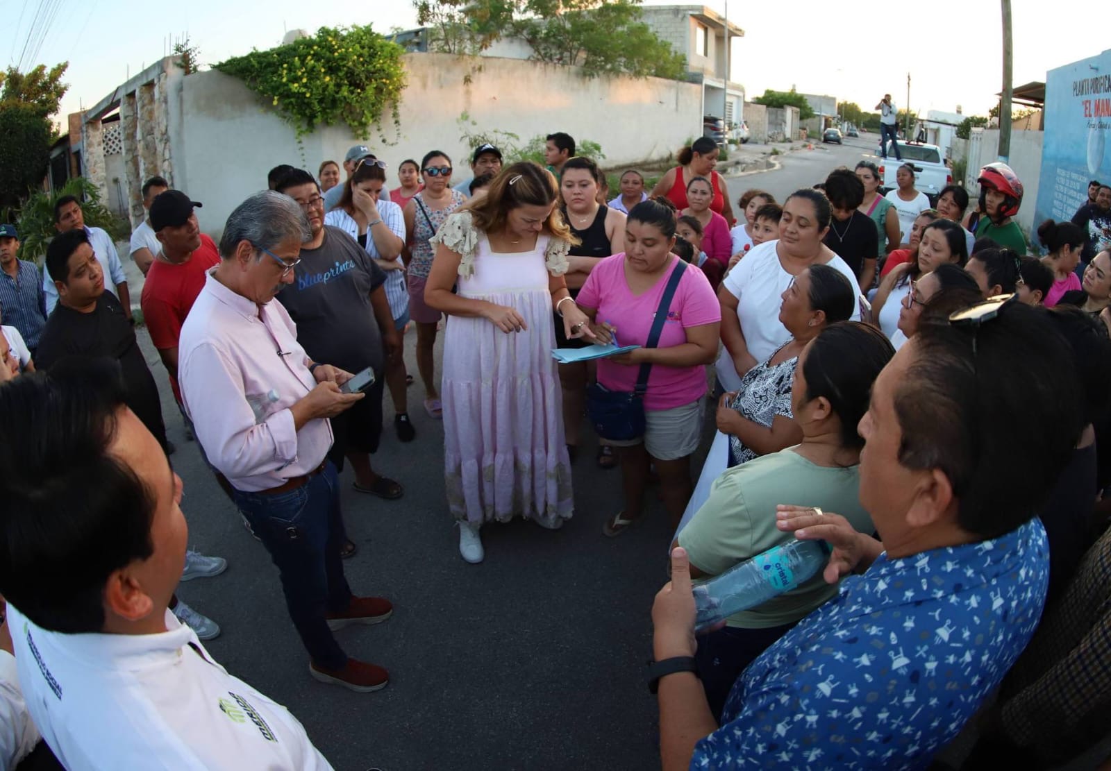 RESPONDE ALCALDESA, EN TIEMPO REAL, A GESTIONES EN CALLES DE MÉRIDA