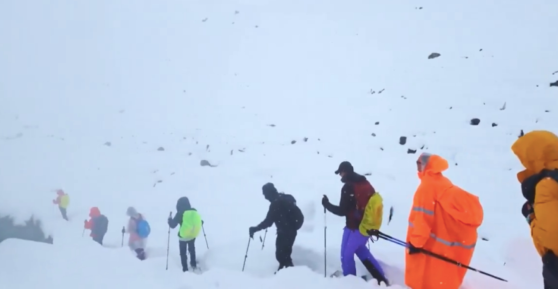 ¡Alerta en el Everest! Cientos de personas atrapadas por tormenta de nieve