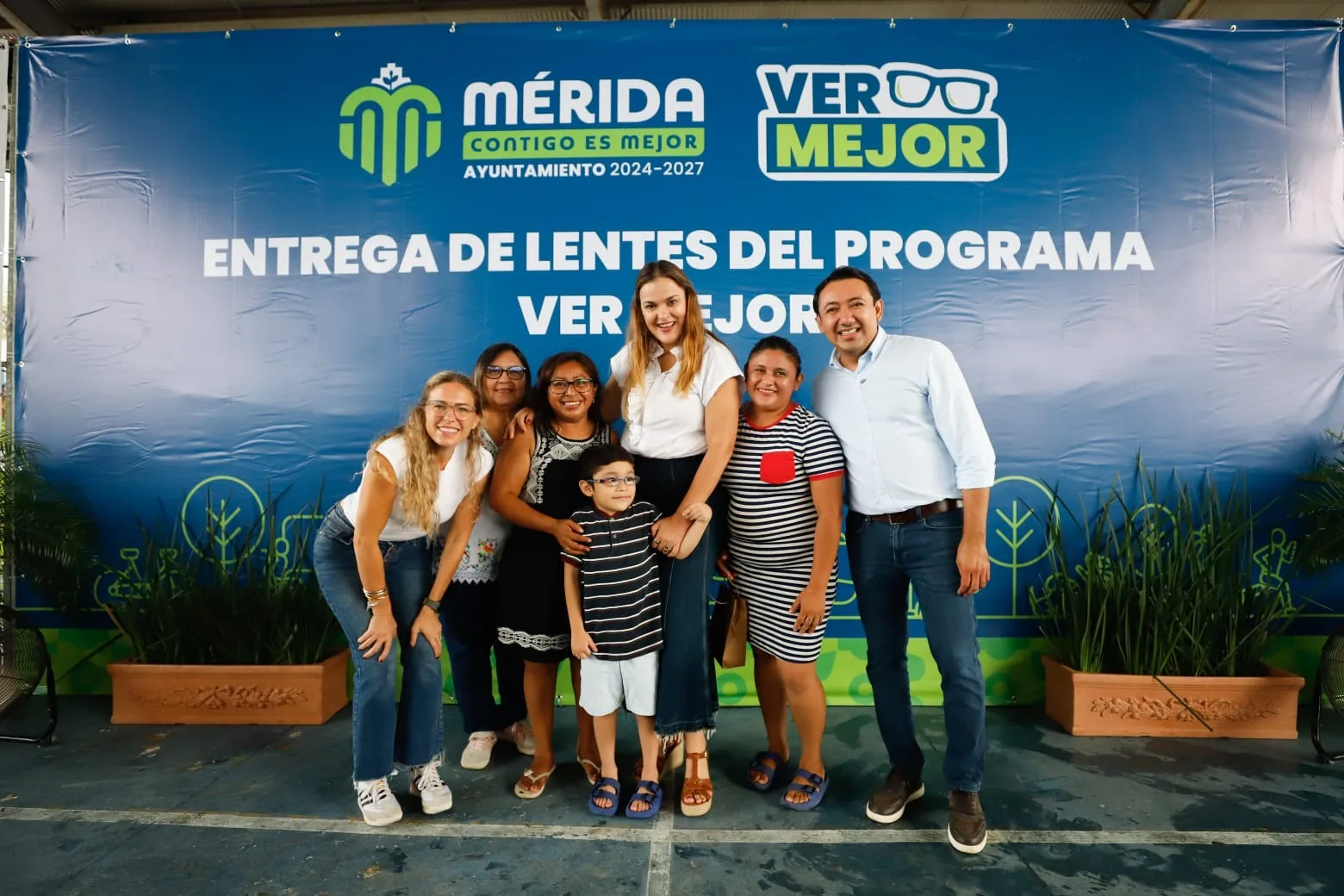 FORTALECEN ECONOMÍAS DE FAMILIAS MERIDANAS, CON ENTREGA DE MAS LENTES GRATUITOS