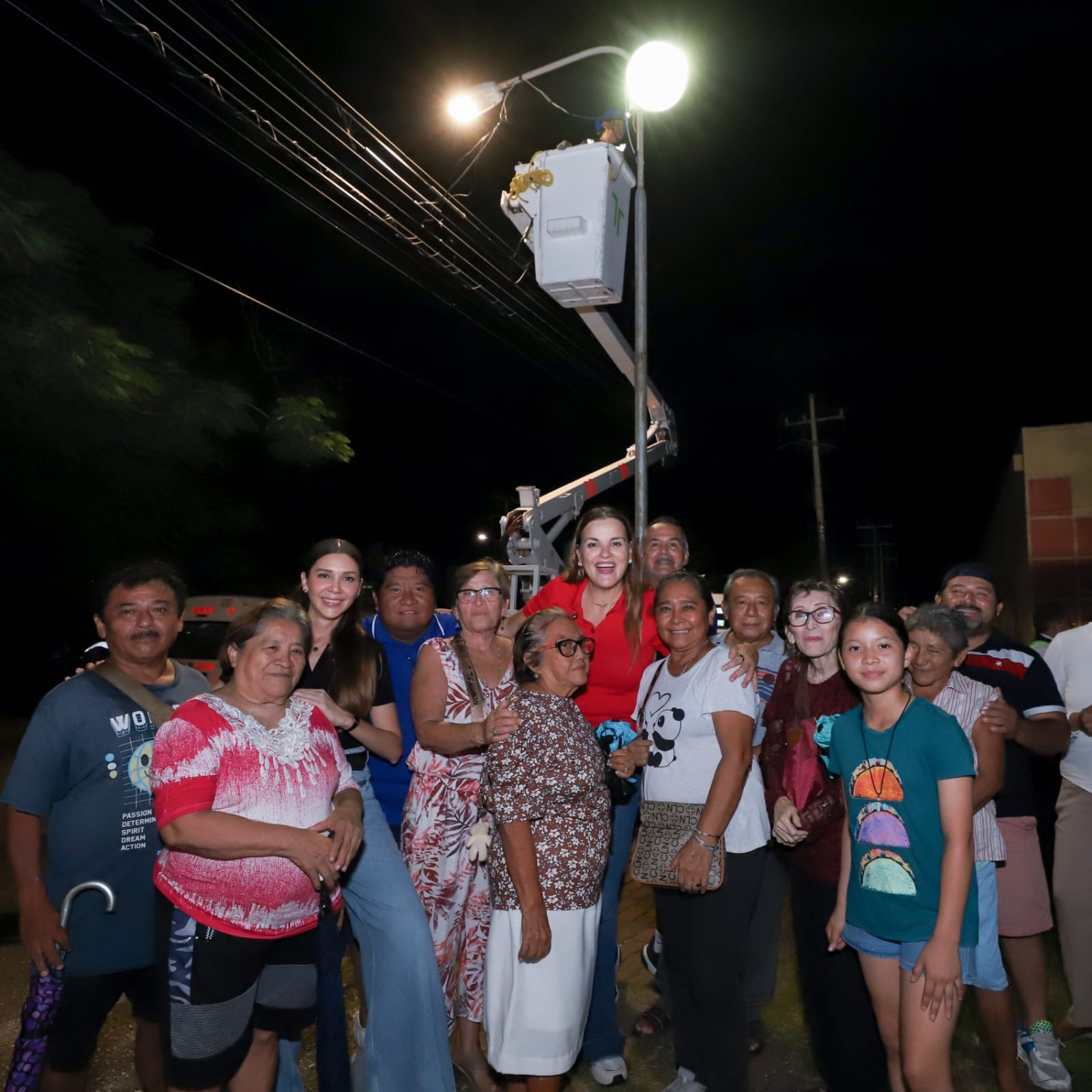 MAS LUMINARIAS LED ILUMINAN LA CHULA MÉRIDA