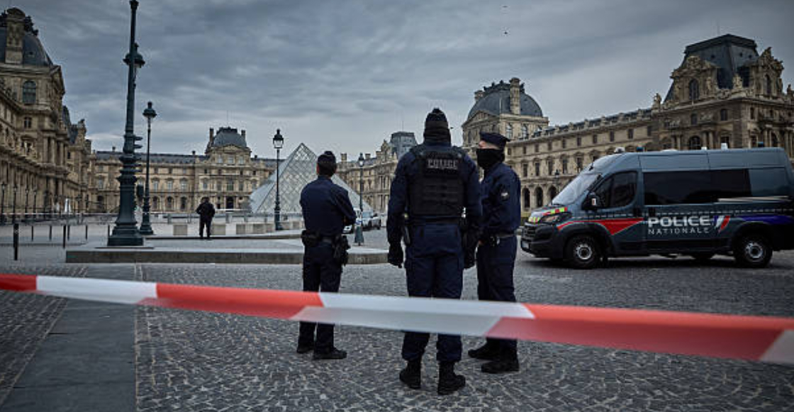 ¡De película! Roban joyas de “valor incalculable” del Museo del Louvre