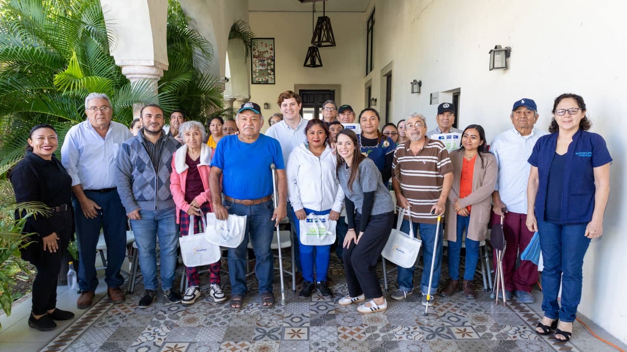 ENTREGAN AUXILIARES AUDITIVOS