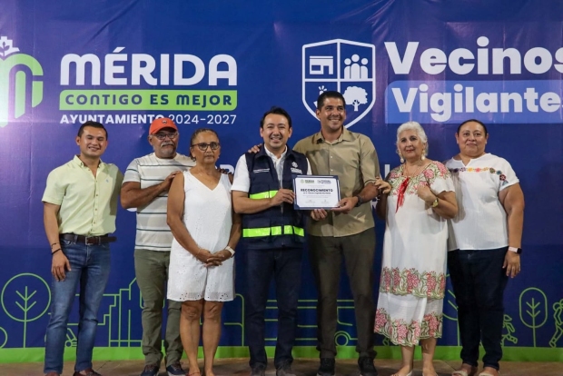 Ayuntamiento de Mérida fortalece la unión vecinal con el nombramiento de cuidadores de parque